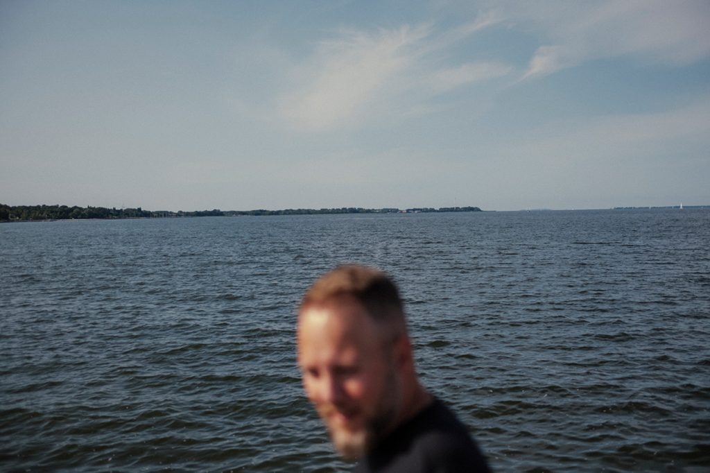 Martin vor dem Meer in Stralsund